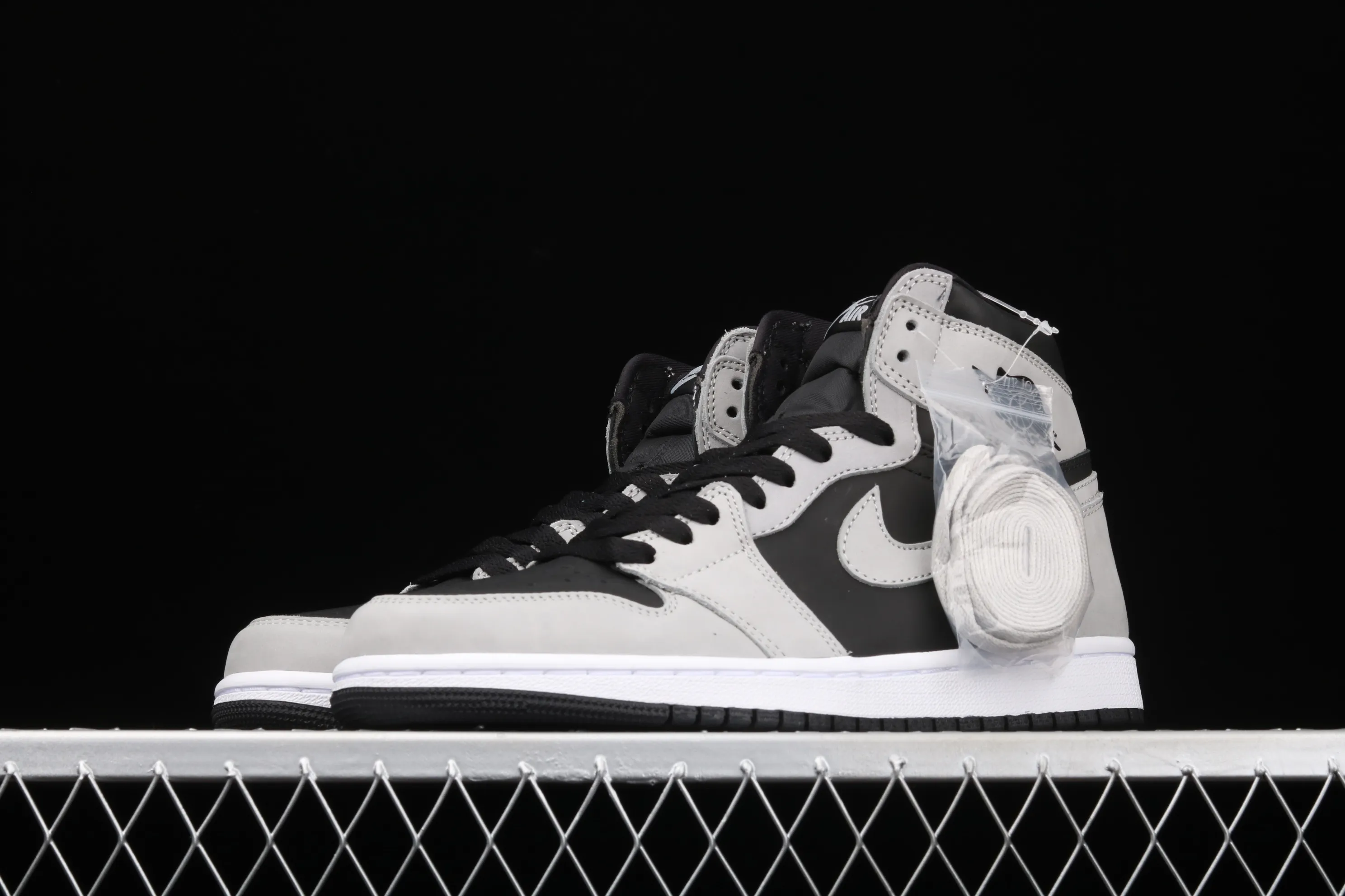 All categories Air Jordan Jordan series basketball shoes Air Jordan 1 High Air Jordan 1 High AJ1 Joe 1 high top gray and white panda 555088-035